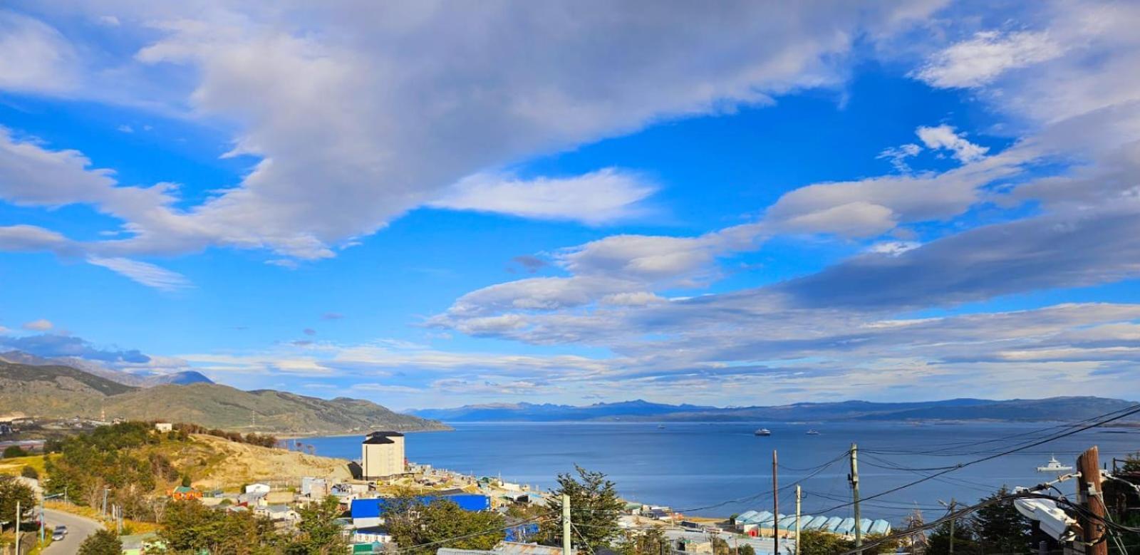 Dpto Amplio Con Vista A La Bahia Lägenhet Ushuaia Exteriör bild