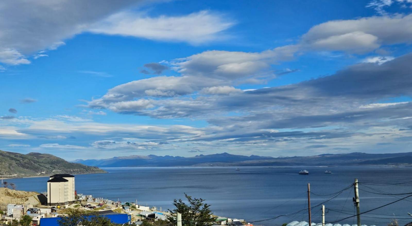 Dpto Amplio Con Vista A La Bahia Lägenhet Ushuaia Exteriör bild